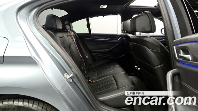 BMW 5-Series 2017 — photo 12