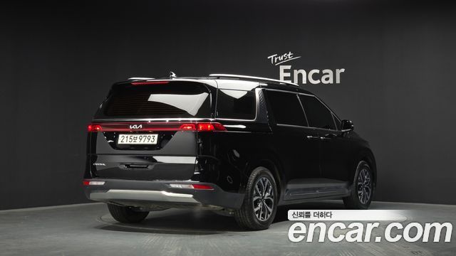 Kia Canival 2023 — photo 2