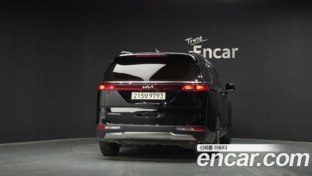 Kia Canival 2023 — photo 4