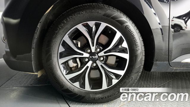 Kia Canival 2023 — photo 5