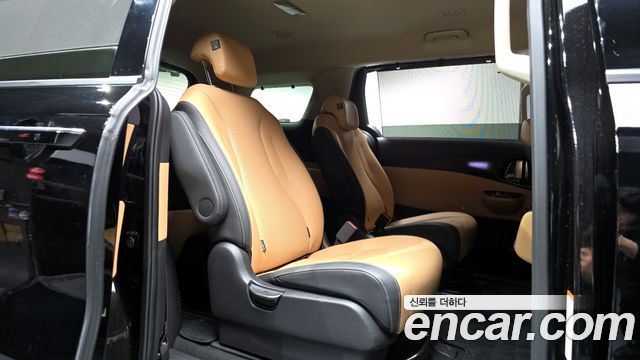Kia Canival 2023 — photo 12