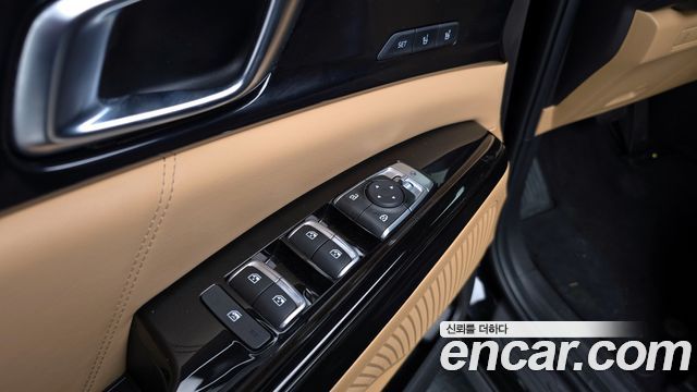 Kia Canival 2023 — photo 17