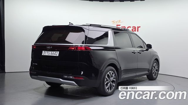 Kia Canival 2022 — photo 2