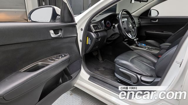 Kia K5 2019 — photo 11