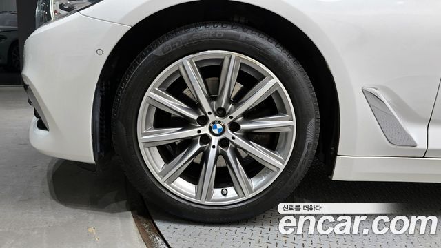 BMW 5-Series 2019 — photo 5