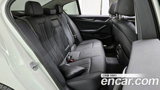 BMW 5-Series 2019 — photo 12
