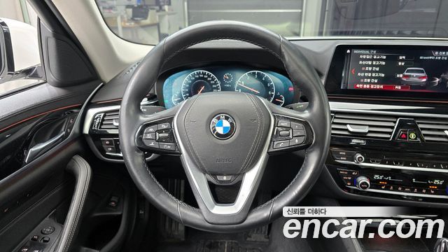 BMW 5-Series 2019 — photo 13