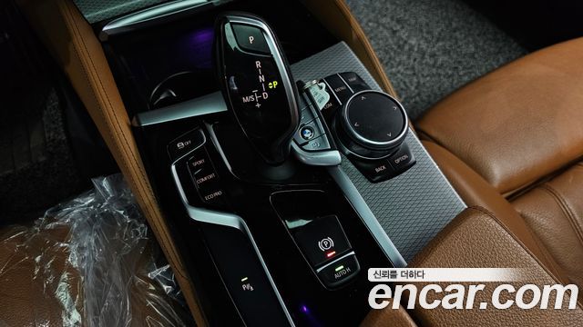 BMW 5-Series 2018 — photo 9