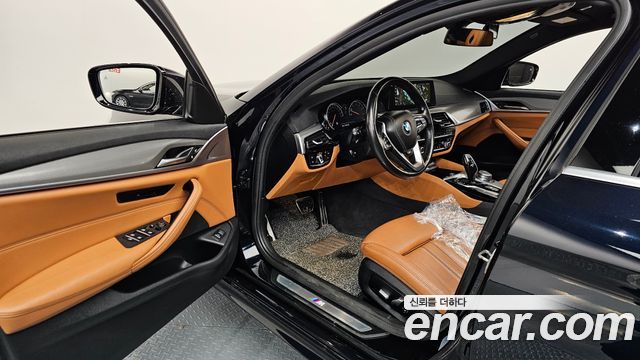 BMW 5-Series 2018 — photo 10