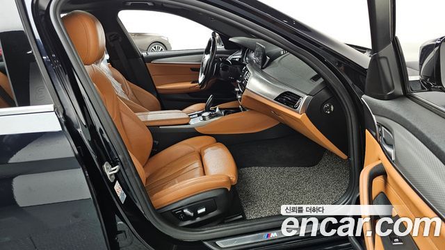 BMW 5-Series 2018 — photo 11