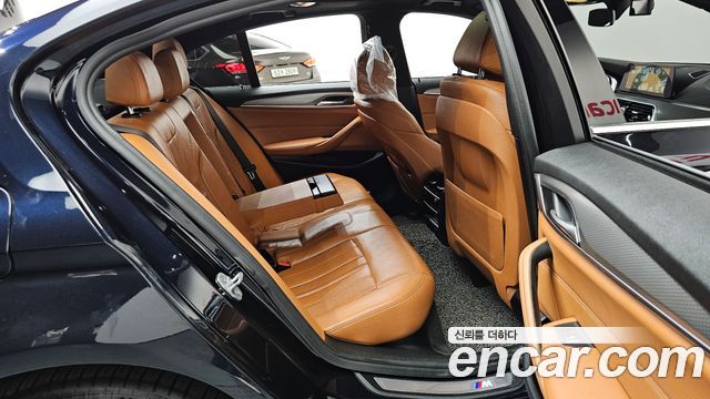 BMW 5-Series 2018 — photo 12