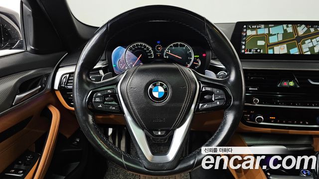 BMW 5-Series 2018 — photo 13