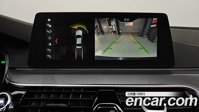 BMW 5-Series 2018 — photo 15