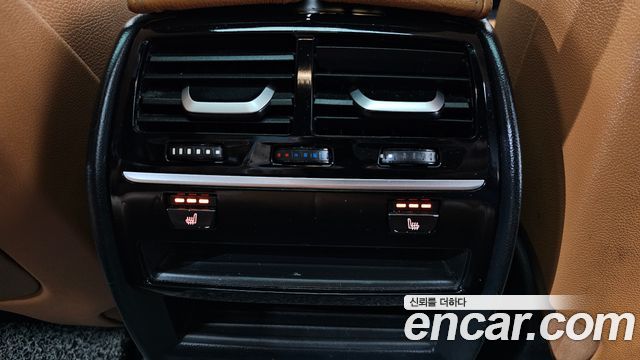 BMW 5-Series 2018 — photo 18