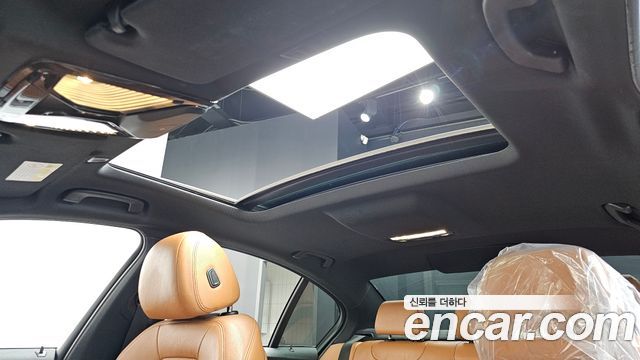 BMW 5-Series 2018 — photo 19