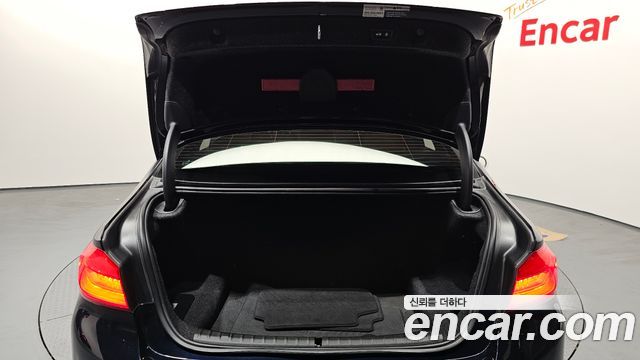 BMW 5-Series 2018 — photo 20