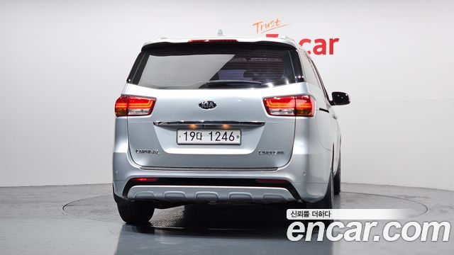 Kia Canival 2016 — photo 4
