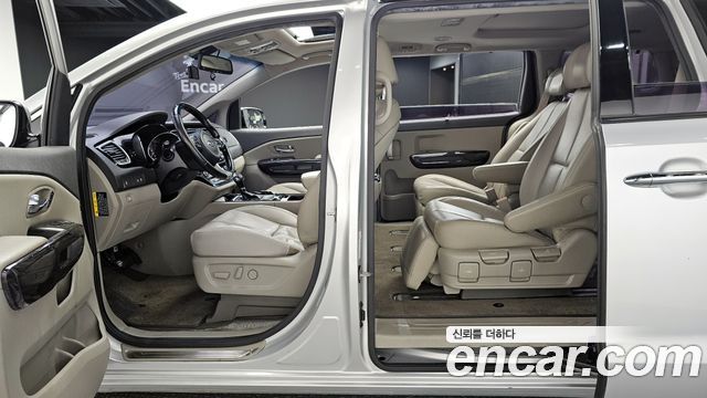 Kia Canival 2016 — photo 10