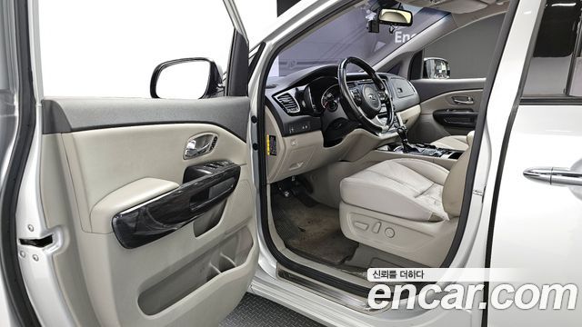 Kia Canival 2016 — photo 11