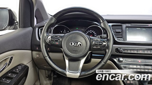 Kia Canival 2016 — photo 13