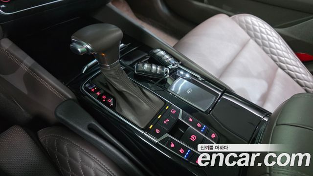 Kia K7 2019 — photo 9