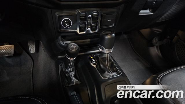 Jeep Wrangler 2021 — photo 9