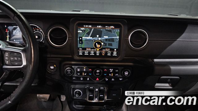 Jeep Wrangler 2021 — photo 14