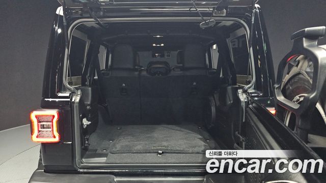 Jeep Wrangler 2021 — photo 20