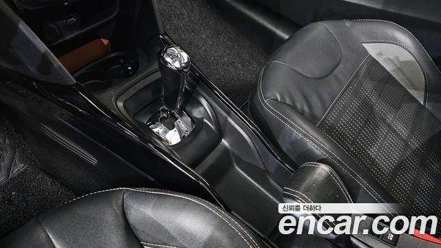 Peugeot 2008 2015 — photo 9