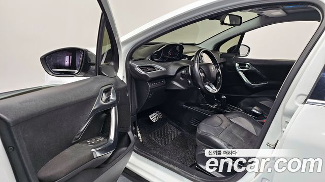 Peugeot 2008 2015 — photo 11