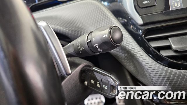 Peugeot 2008 2015 — photo 17