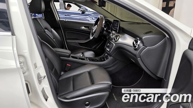 Mercedes-Benz GLA-Class 2019 — photo 11