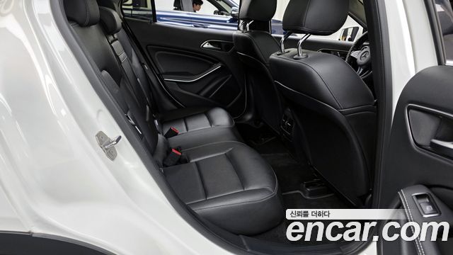 Mercedes-Benz GLA-Class 2019 — photo 12