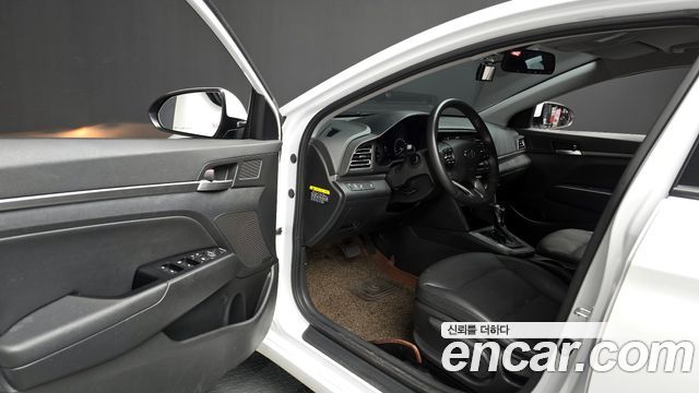 Hyundai AVANTE 2020 — photo 11