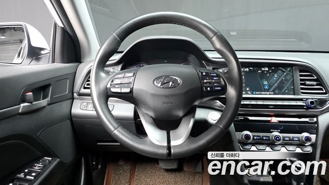 Hyundai AVANTE 2020 — photo 13