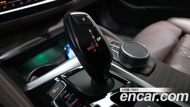 BMW 5-Series 2020 — photo 9