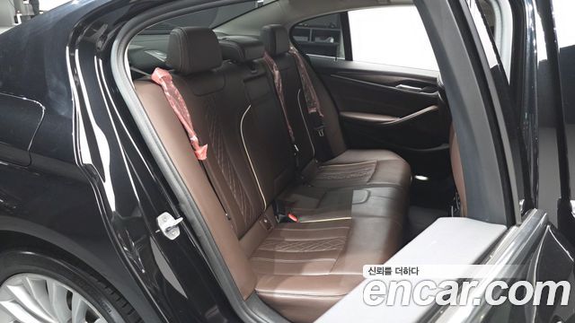BMW 5-Series 2020 — photo 12
