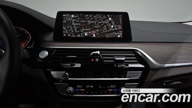 BMW 5-Series 2020 — photo 14