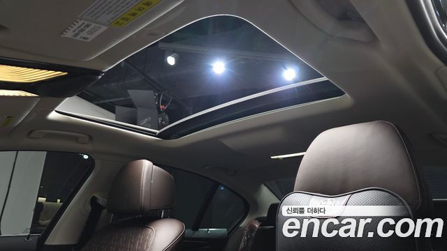 BMW 5-Series 2020 — photo 16
