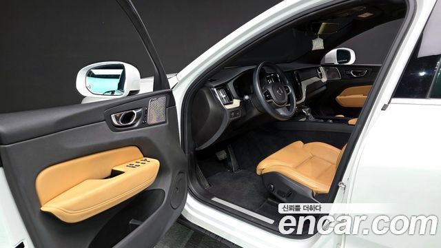 Volvo XC60 2020 — photo 10