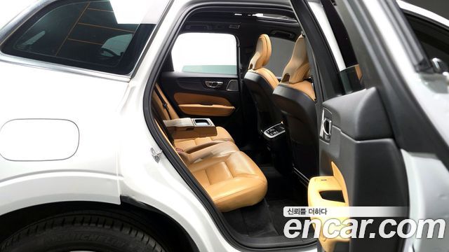 Volvo XC60 2020 — photo 12