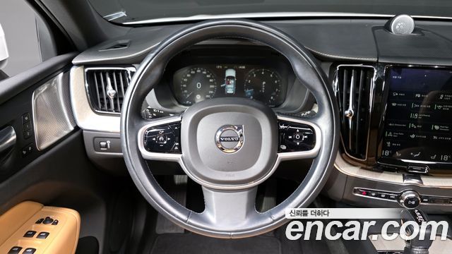 Volvo XC60 2020 — photo 13
