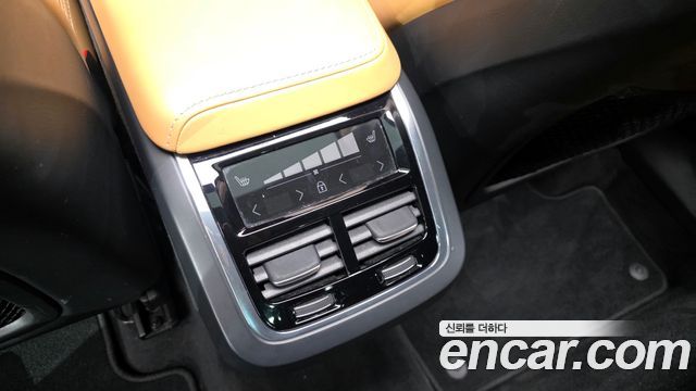 Volvo XC60 2020 — photo 19