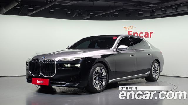BMW 7-Series 2023 — photo 1