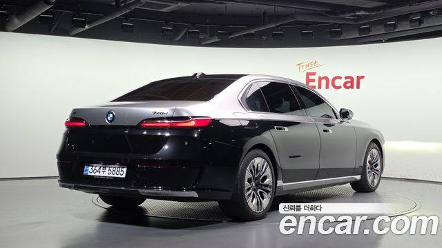 BMW 7-Series 2023 — photo 2