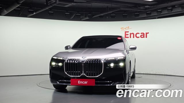 BMW 7-Series 2023 — photo 3