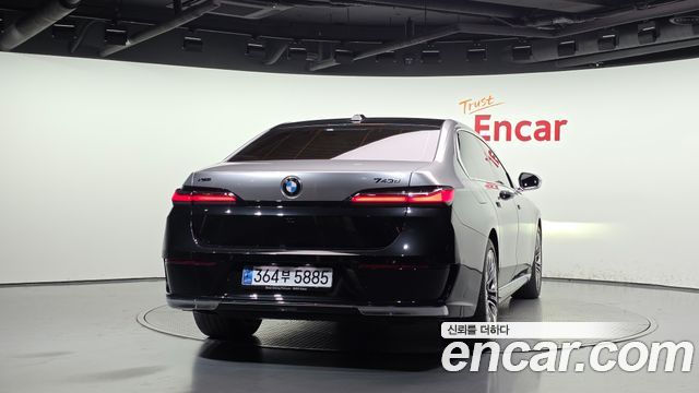 BMW 7-Series 2023 — photo 4