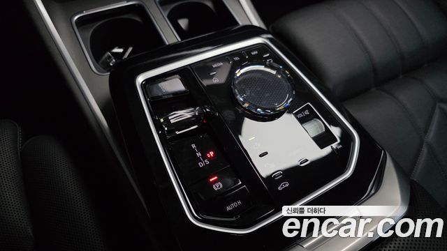 BMW 7-Series 2023 — photo 9