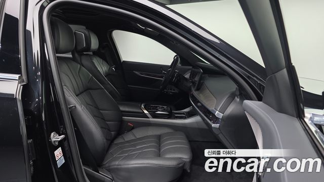 BMW 7-Series 2023 — photo 10