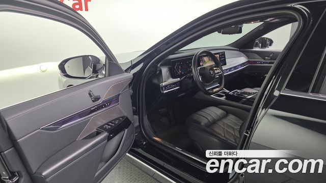 BMW 7-Series 2023 — photo 11